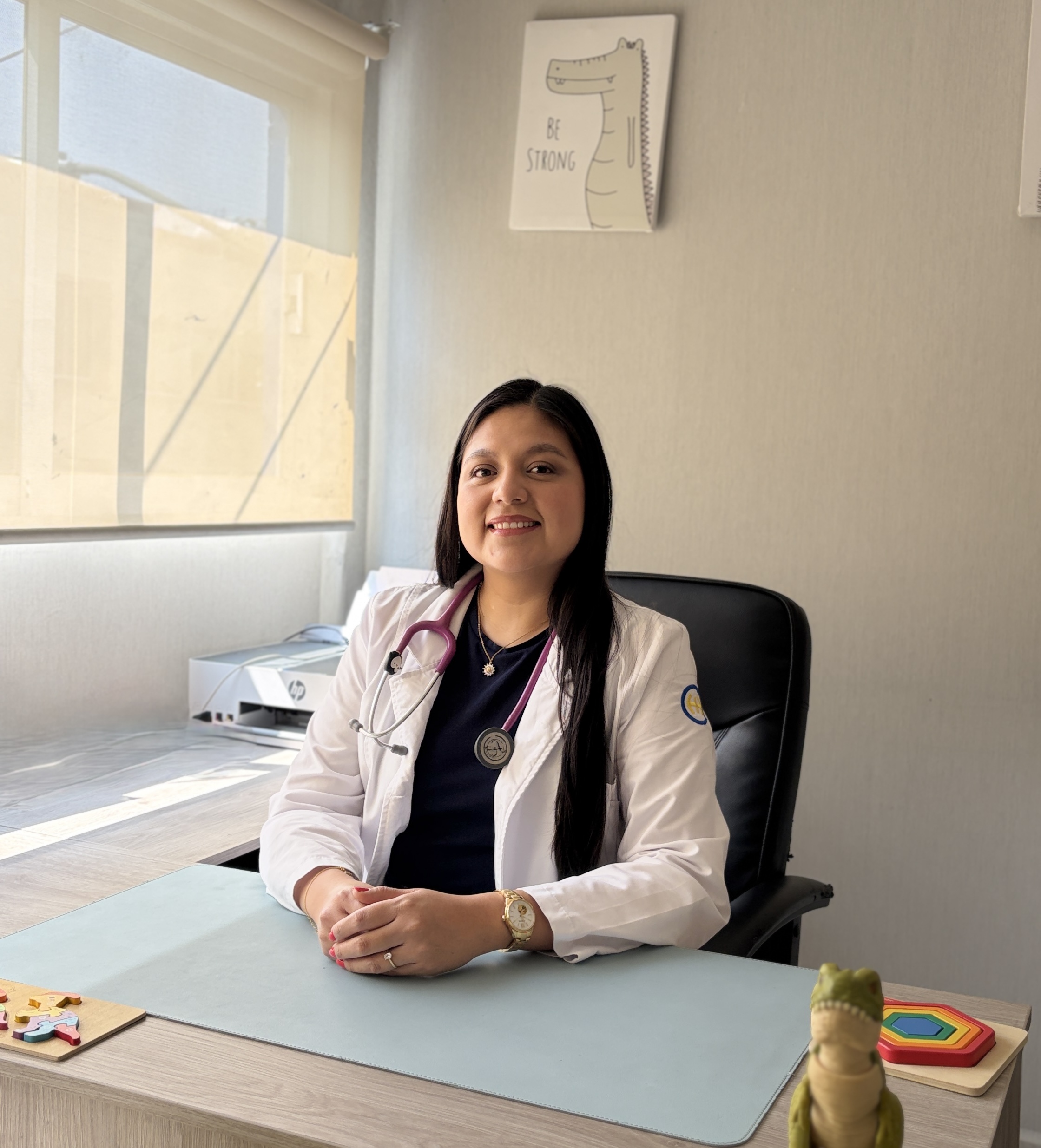 Dra. Diana Reyes Ortiz en su consultorio